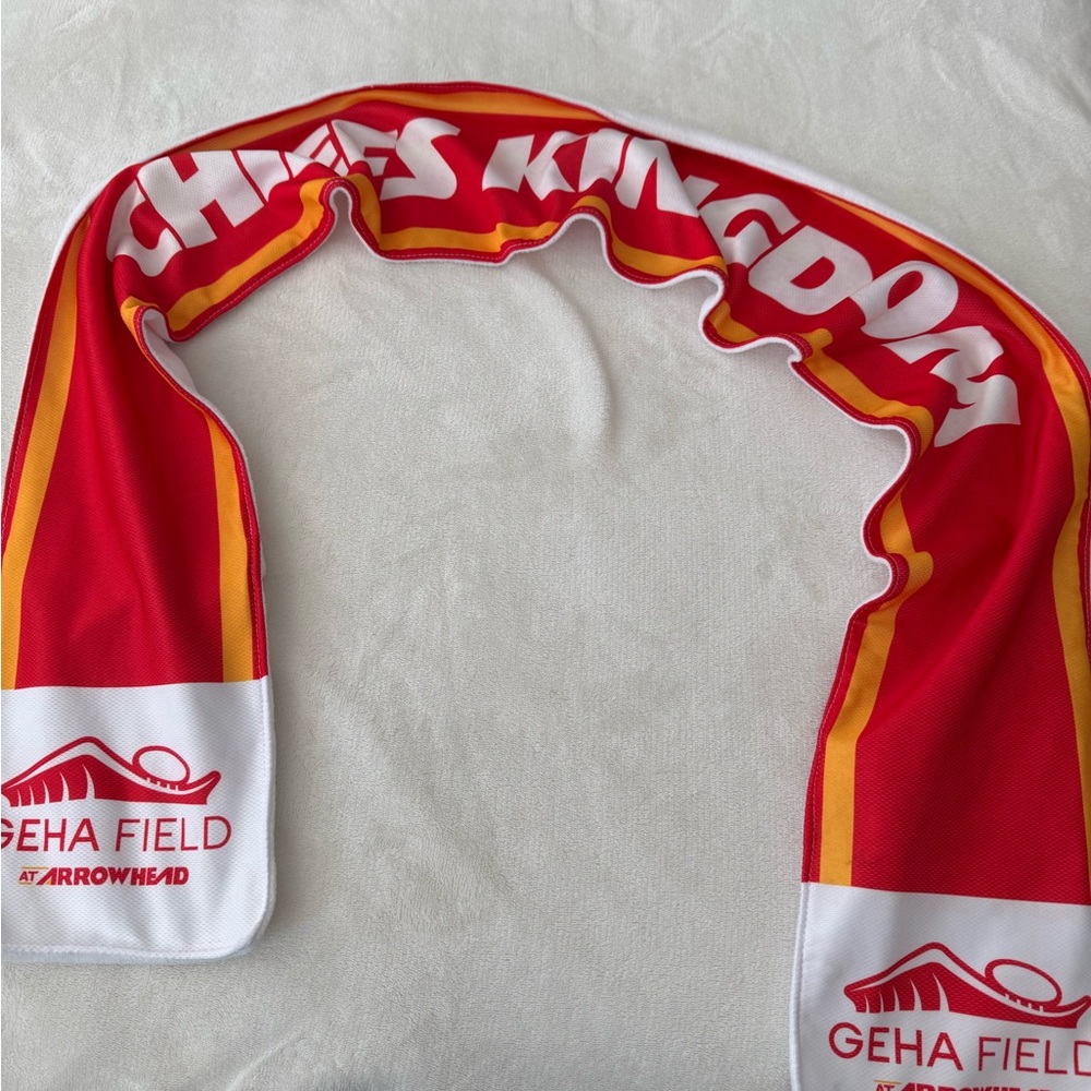 Kansas City Chiefs Kingdom Fleece Scarf With Hand Pockets Red/Yellow E40